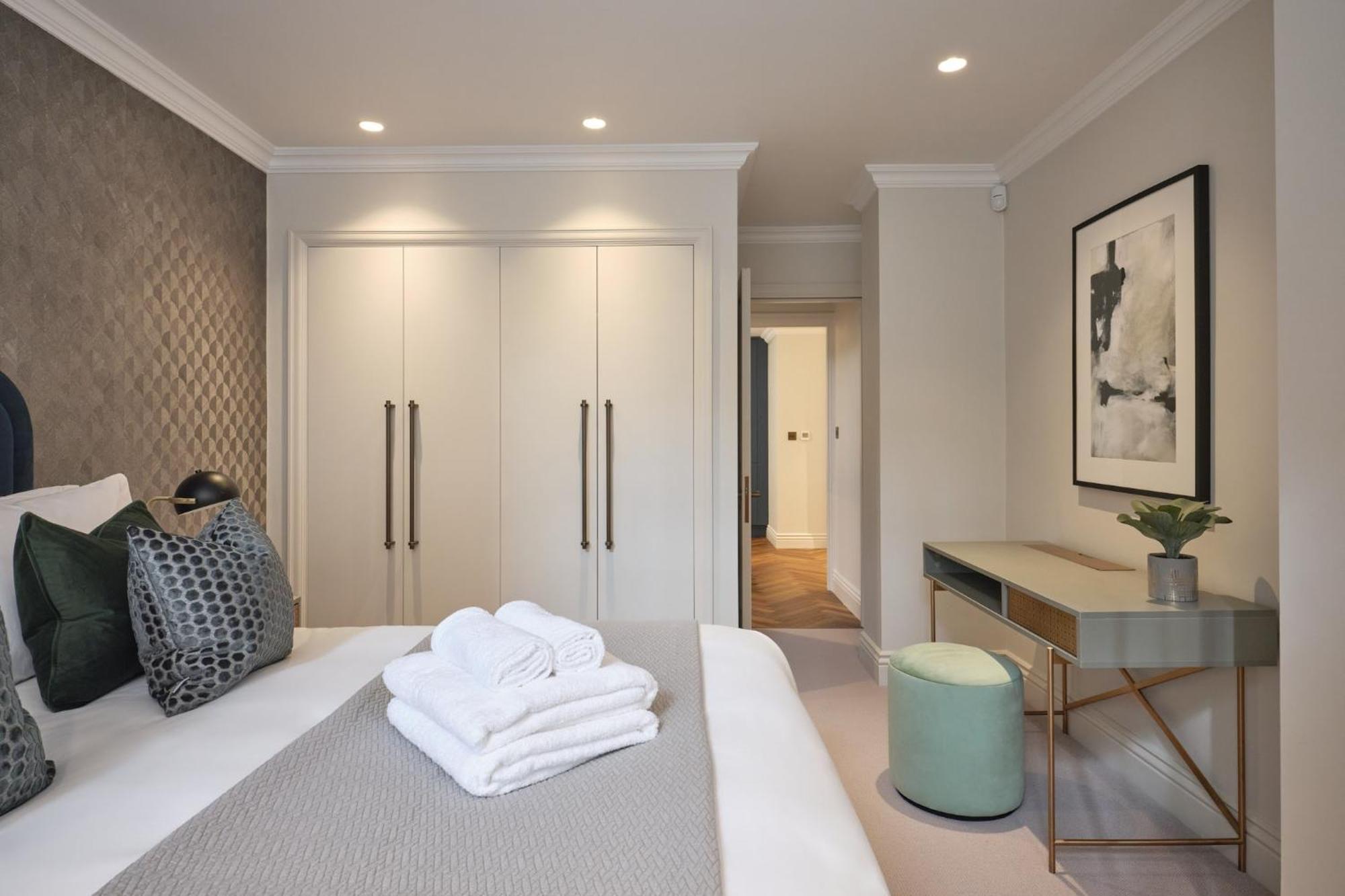High Spec Award Winning Designer 6 * Londra