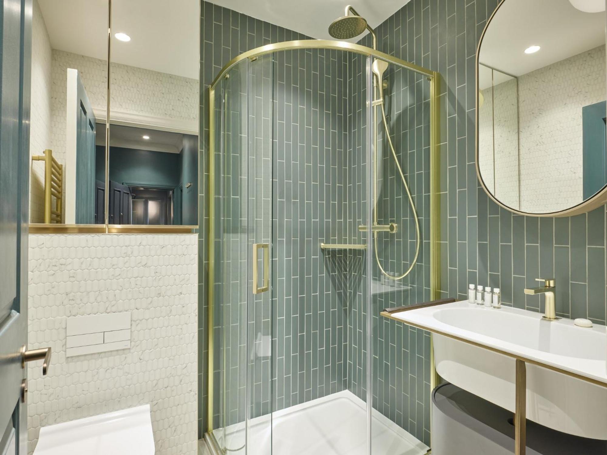 High Spec Award Winning Designer 6 * Londra